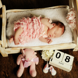 ▷ 343746-2022-06-24-12-59-08-07 Newborn Fotoshooting