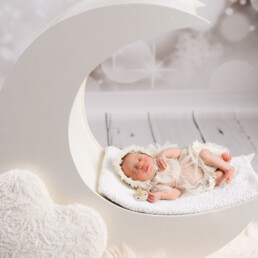 ▷ mia-051-bearbeitet Newborn Fotoshooting